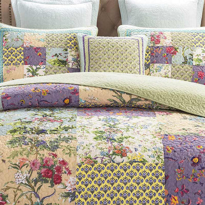 Boho Patchwork-Steppdecke mit Blumenmuster und Kissenbezügen