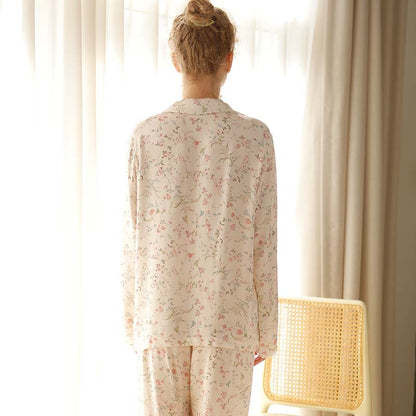 Ownkoti – Loungewear aus Satin mit Blumenmuster und V-Ausschnitt und langen Ärmeln