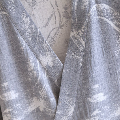Bequemer Bademantel-Pyjama mit Jacquard-Tuschemalerei