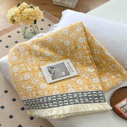 Steppdecke mit Quasten und Blumenmuster aus Baumwollgaze im Retro-Stil