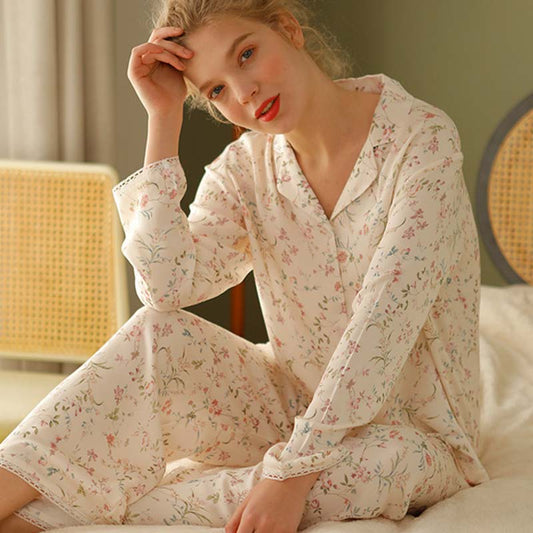 Ownkoti – Loungewear aus Satin mit Blumenmuster und V-Ausschnitt und langen Ärmeln