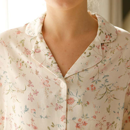 Ownkoti – Loungewear aus Satin mit Blumenmuster und V-Ausschnitt und langen Ärmeln