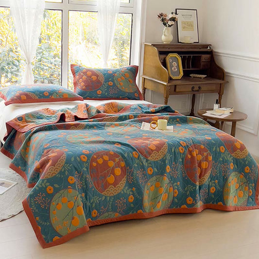 Doppelseitige Steppdecke aus Baumwolle mit Persimmon-Blumenmotiv