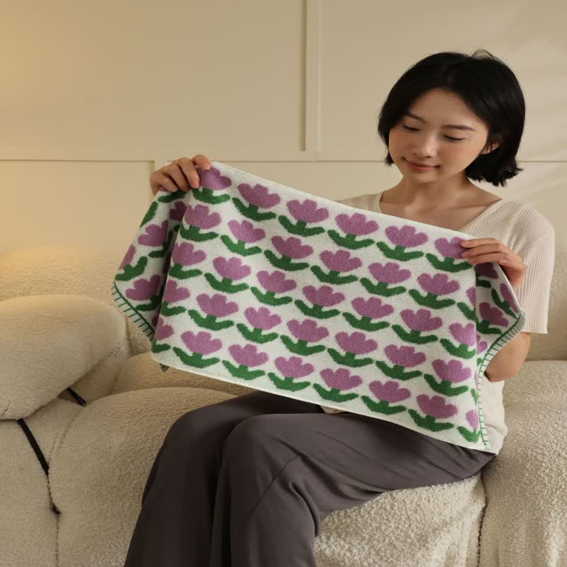 Süßes weiches Badetuch aus Baumwolle mit Tulpenmotiv