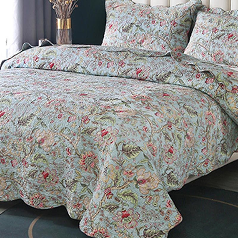 Vintage-Blumensteppdecke mit Kissenbezügen