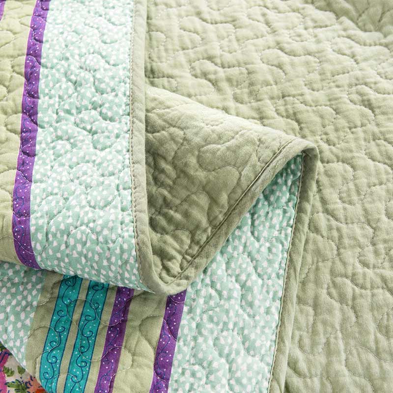 Boho Patchwork-Steppdecke mit Blumenmuster und Kissenbezügen