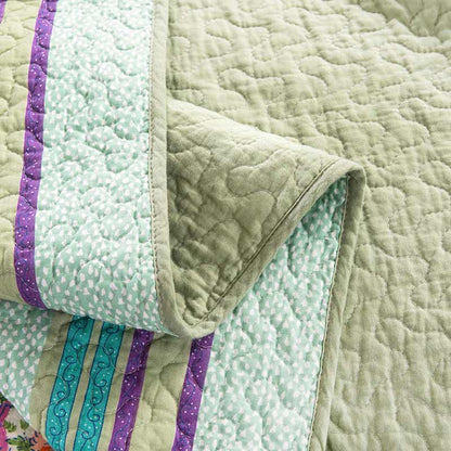 Boho Patchwork-Steppdecke mit Blumenmuster und Kissenbezügen