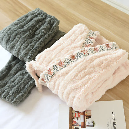 Pyjama-Set aus weichem Fleece mit Retro-Stickerei
