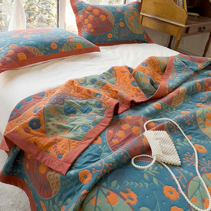 Doppelseitige Steppdecke aus Baumwolle mit Persimmon-Blumenmotiv