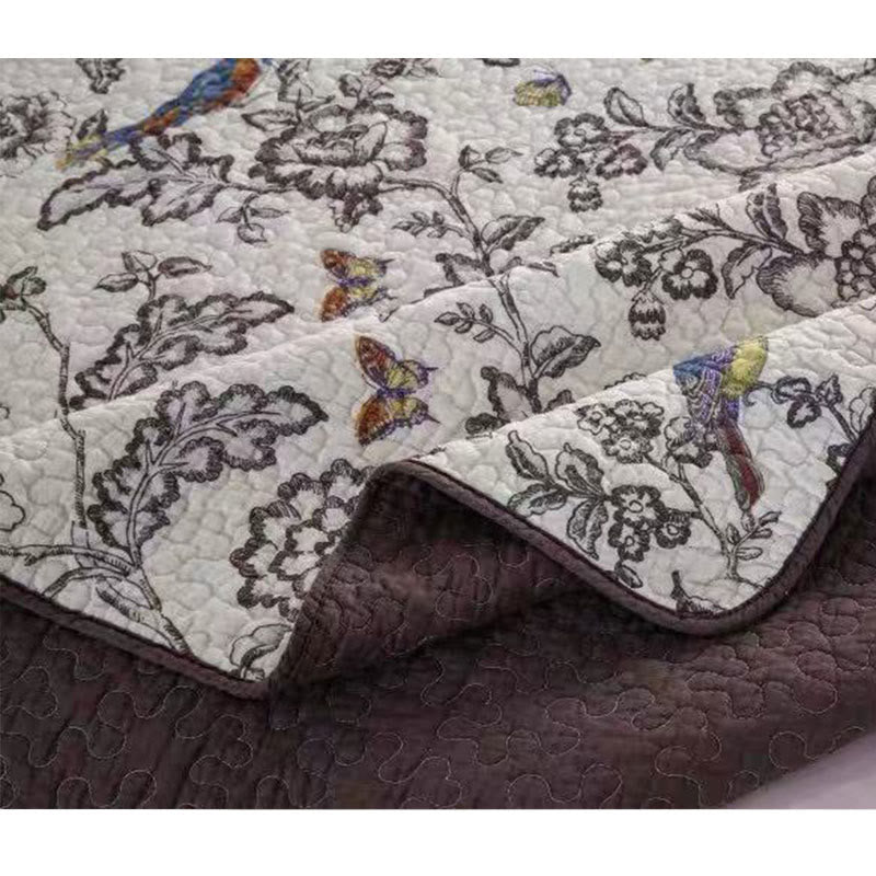 Steppdecke mit Frühlingsblumen und Vögeln und Kissenbezug