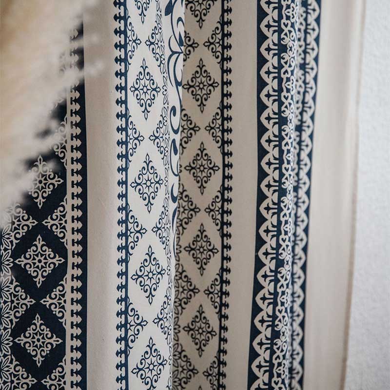 Blau gemusterter Vorhang aus Baumwollleinen