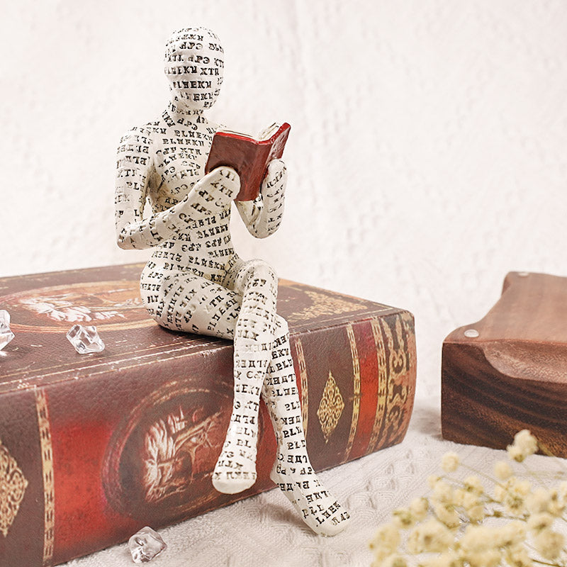 Statue einer lesenden Denkerin, Bücherregal-Dekoration