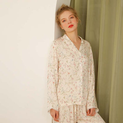 Ownkoti – Loungewear aus Satin mit Blumenmuster und V-Ausschnitt und langen Ärmeln