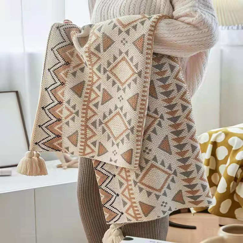 Ownkoti Gemütliche Strickdecke mit Quastenmuster