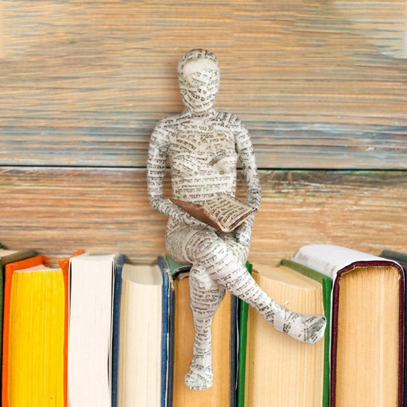 Statue einer lesenden Denkerin, Bücherregal-Dekoration