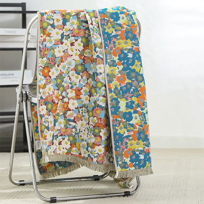 Wendbares Badetuch mit Blumenmotiv im Malstil