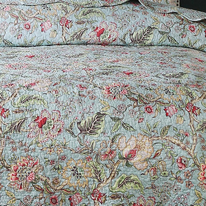 Vintage-Blumensteppdecke mit Kissenbezügen