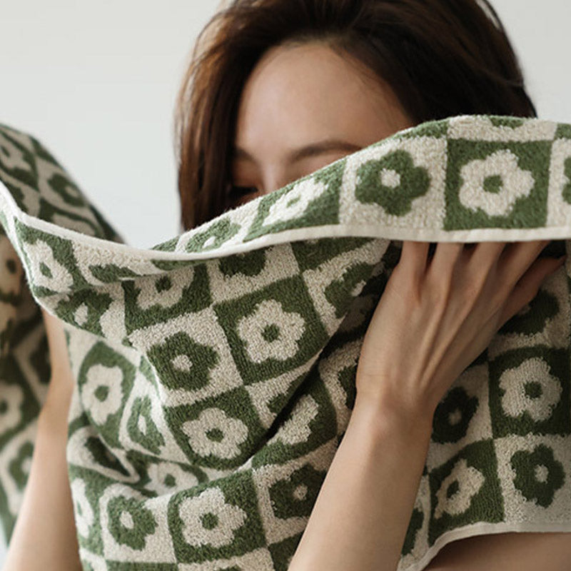 Atmungsaktives Baumwollhandtuch mit Blumenmuster