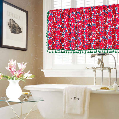 Roter Vorhang mit Blumenmuster und Quasten - image 4