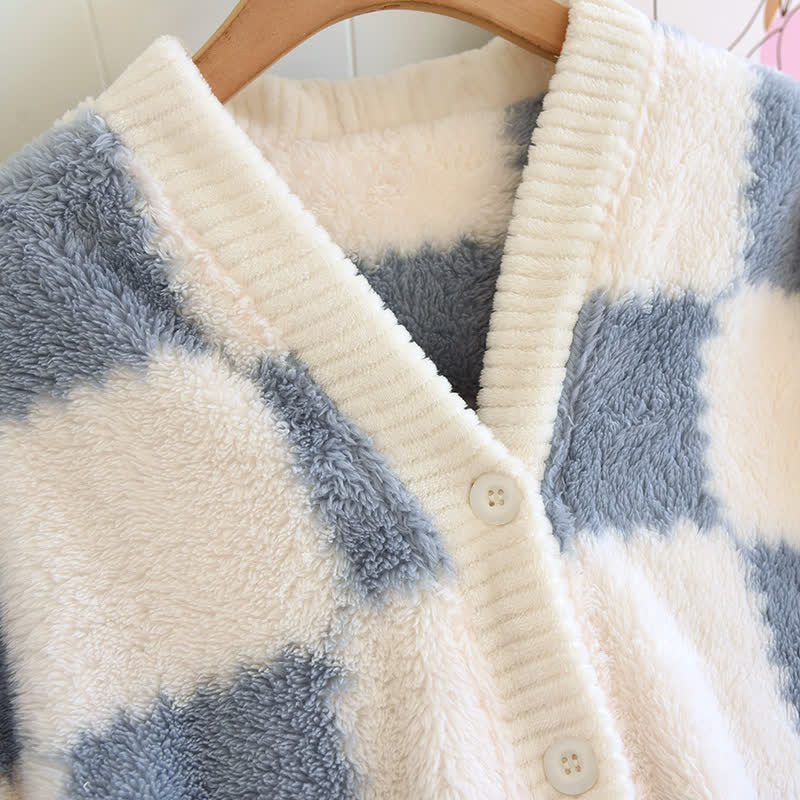 Weiches, flauschiges Pyjama-Set mit Schachbrettmuster und V-Ausschnitt