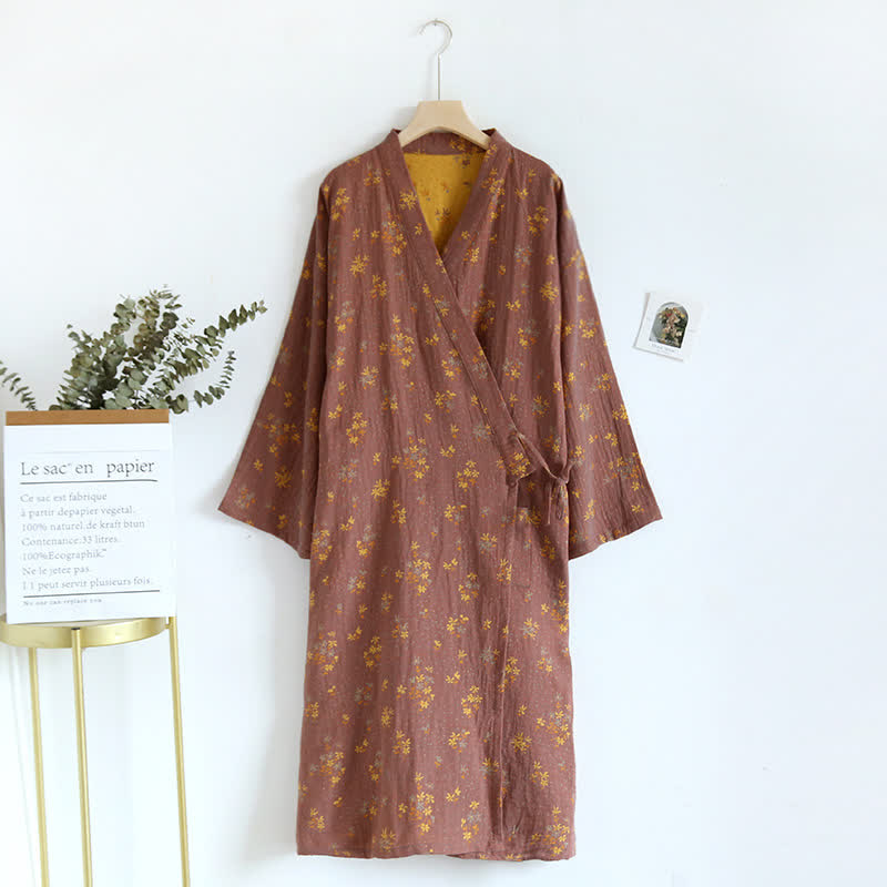 Bequemer, lockerer Bademantel-Pyjama aus Baumwolle mit Blumenmuster