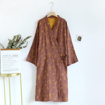 Bequemer, lockerer Bademantel-Pyjama aus Baumwolle mit Blumenmuster