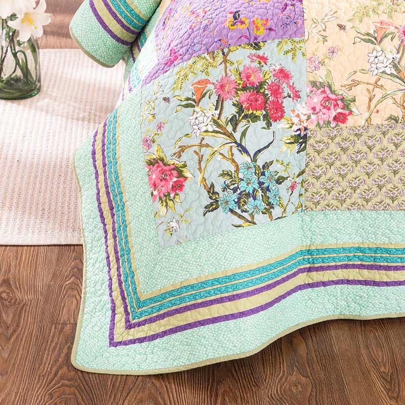 Boho Patchwork-Steppdecke mit Blumenmuster und Kissenbezügen