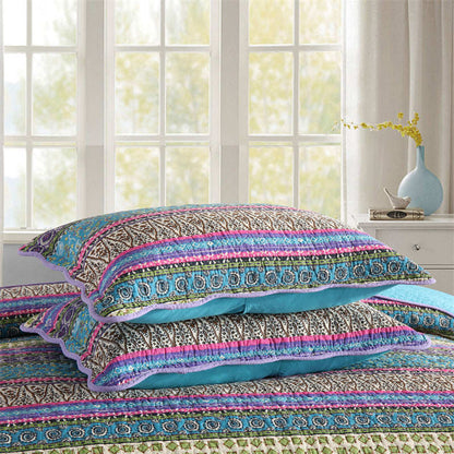 Gestreifte Steppdecke im Jacquard-Stil mit Kissenbezug