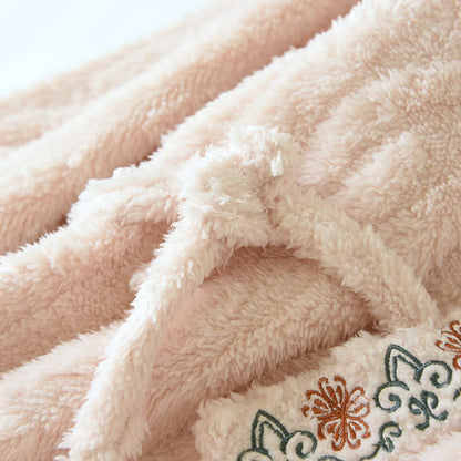 Pyjama-Set aus weichem Fleece mit Retro-Stickerei