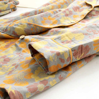 Gelbes Loungewear-Set aus Baumwolle mit Gänseblümchen-Revers