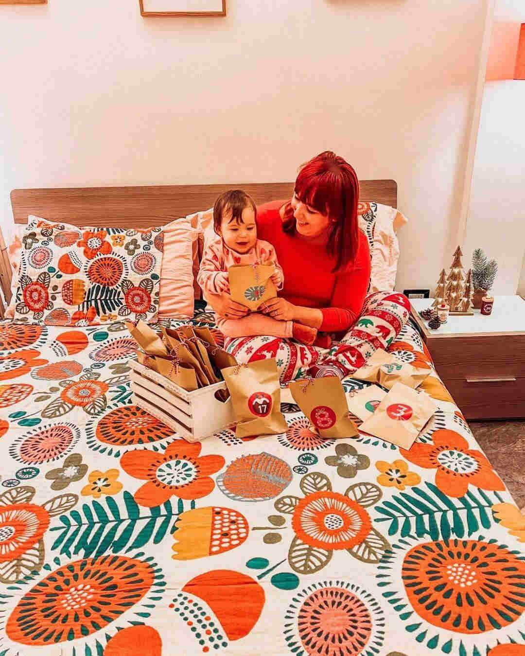 Ownkoti Orangefarbene Baumwollsteppdecke mit Cartoon-Blumenmuster