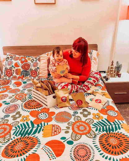 Ownkoti Orangefarbene Baumwollsteppdecke mit Cartoon-Blumenmuster