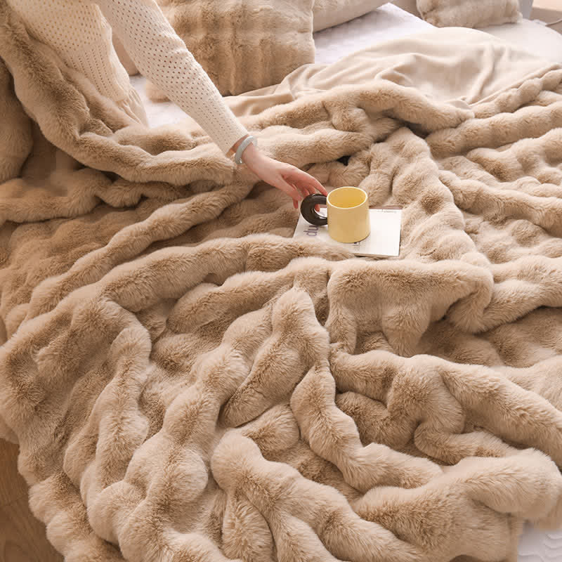Einfache dicke Überwurfdecke aus Kaninchensamt