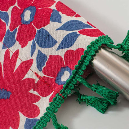 Roter Vorhang mit Blumenmuster und Quasten - image 7