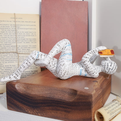 Statue einer lesenden Denkerin, Bücherregal-Dekoration