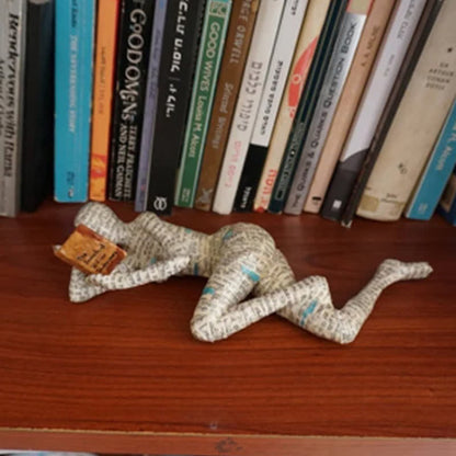 Statue einer lesenden Denkerin, Bücherregal-Dekoration