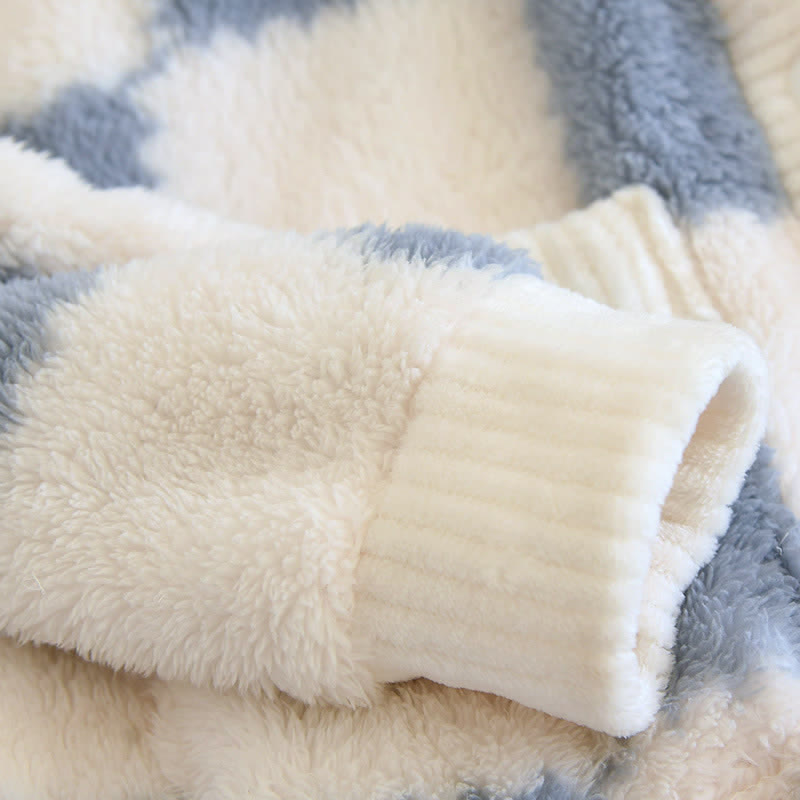Weiches, flauschiges Pyjama-Set mit Schachbrettmuster und V-Ausschnitt