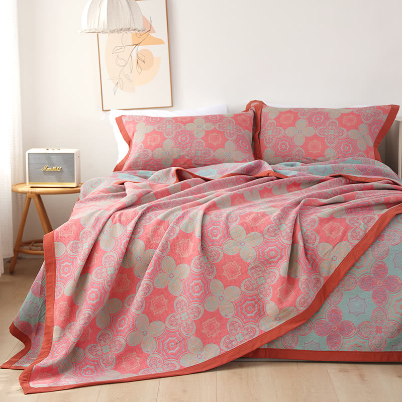 Wendbare Steppdecke aus Baumwollgaze mit Patchwork-Blumenmuster