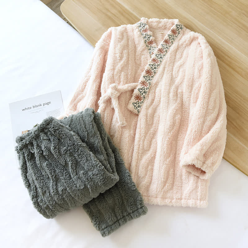 Pyjama-Set aus weichem Fleece mit Retro-Stickerei