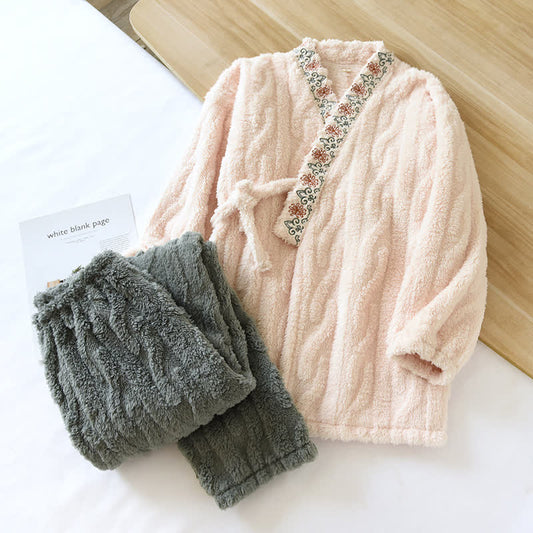 Pyjama-Set aus weichem Fleece mit Retro-Stickerei