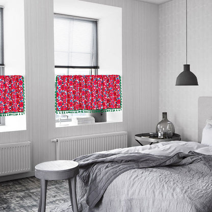 Roter Vorhang mit Blumenmuster und Quasten - image 3