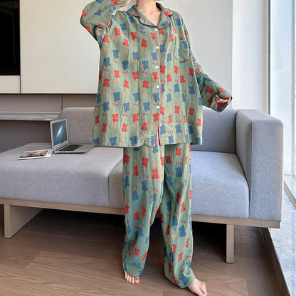 Loungewear-Set aus Baumwolle mit Revers und Bärenmotiv in Übergröße