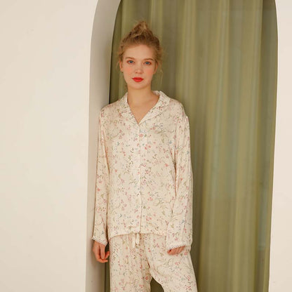Ownkoti – Loungewear aus Satin mit Blumenmuster und V-Ausschnitt und langen Ärmeln