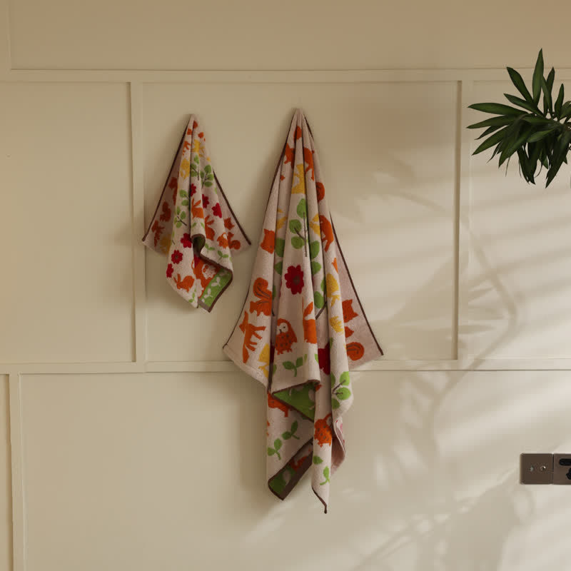 Weiches Badetuch aus Baumwolle mit Tier- und Blumenmotiv
