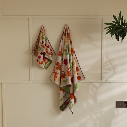 Weiches Badetuch aus Baumwolle mit Tier- und Blumenmotiv