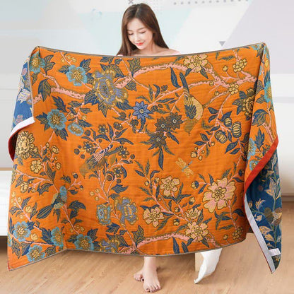 Wendbares Badetuch mit Hibiskus-Motiv in leuchtenden Farben