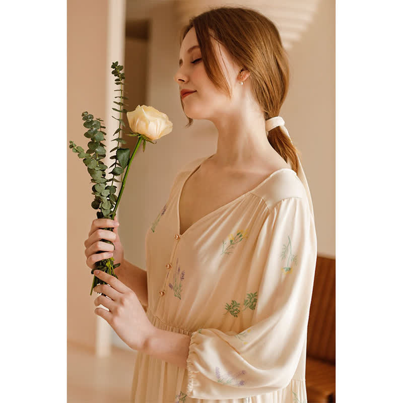 Süßes, bequemes Satin-Nachthemd im ländlichen Stil