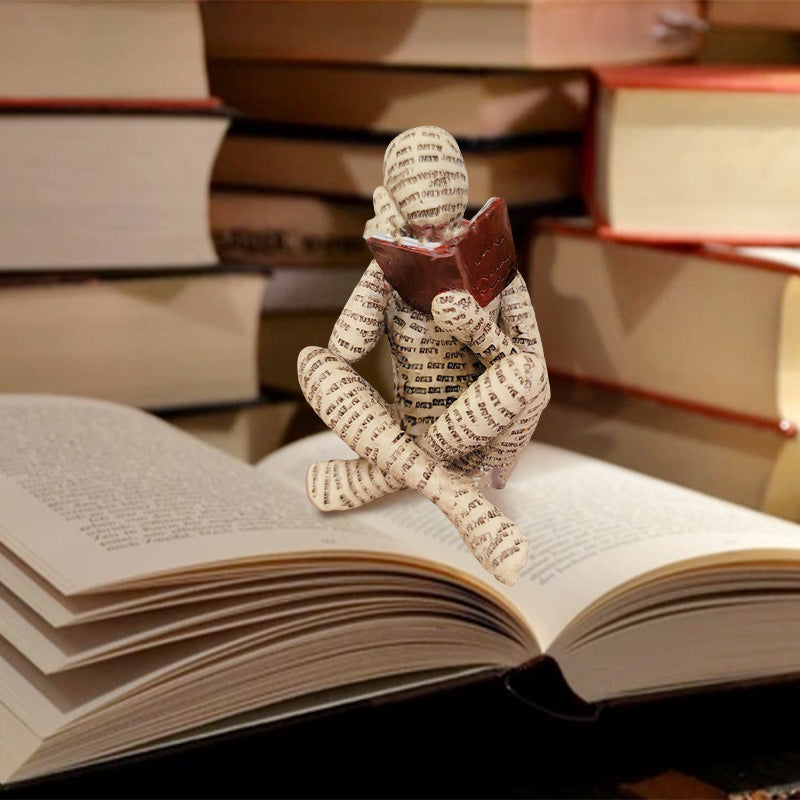 Statue einer lesenden Denkerin, Bücherregal-Dekoration