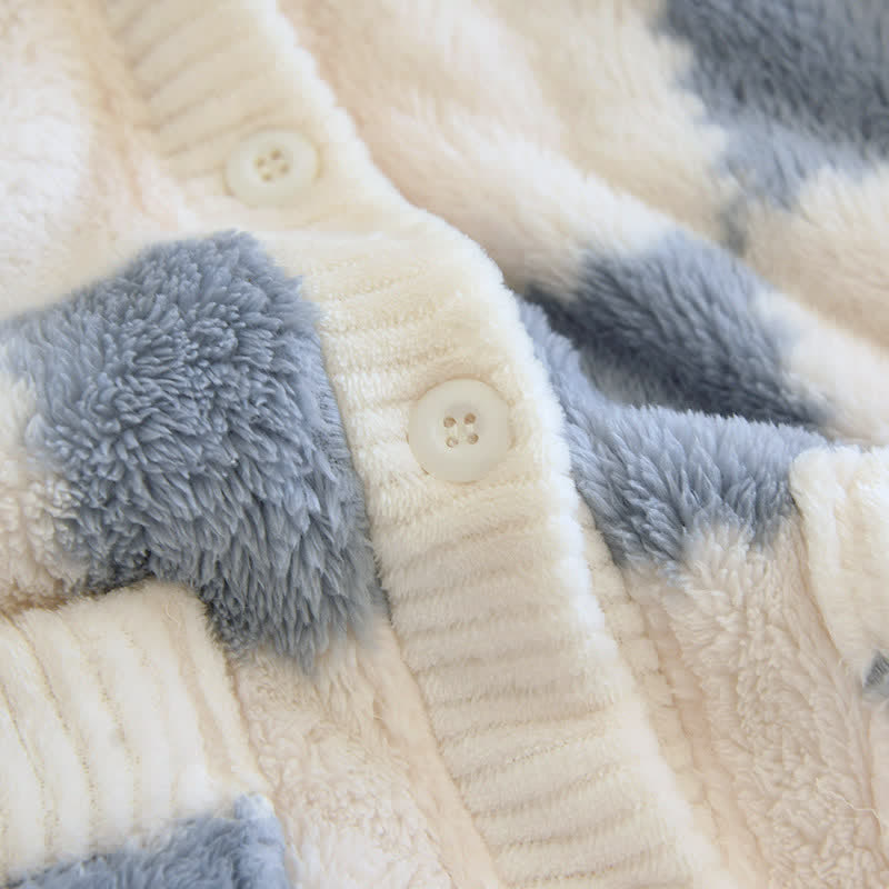 Weiches, flauschiges Pyjama-Set mit Schachbrettmuster und V-Ausschnitt