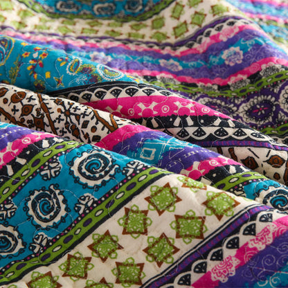 Gestreifte Steppdecke im Jacquard-Stil mit Kissenbezug
